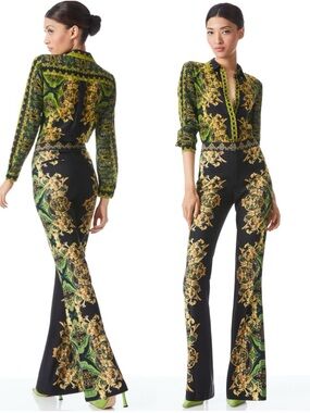 NWT Alice + Olivia Bootcut Pants in Rendezvous Color . Size 12/L